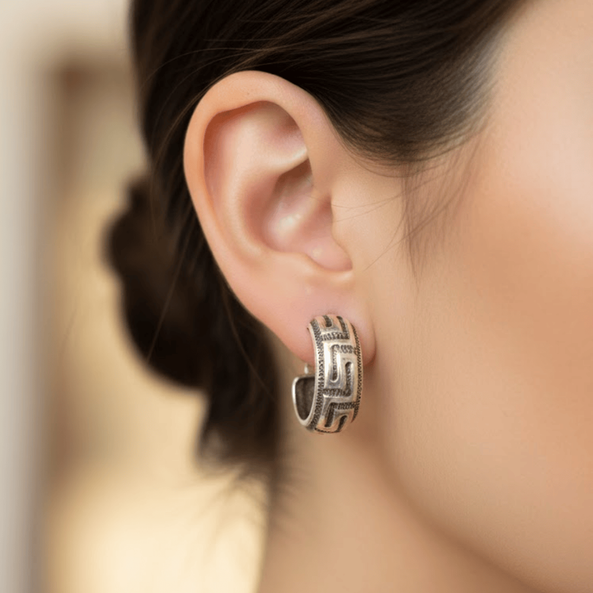 925 Ayar Antik Desenli Kadın Halka Küpe – Oksitli Gümüş Görünümlü