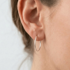 925 Ayar Gümüş 1,5 cm Çaplı  Halka Küpe – Minimal ve Şık Tasarım