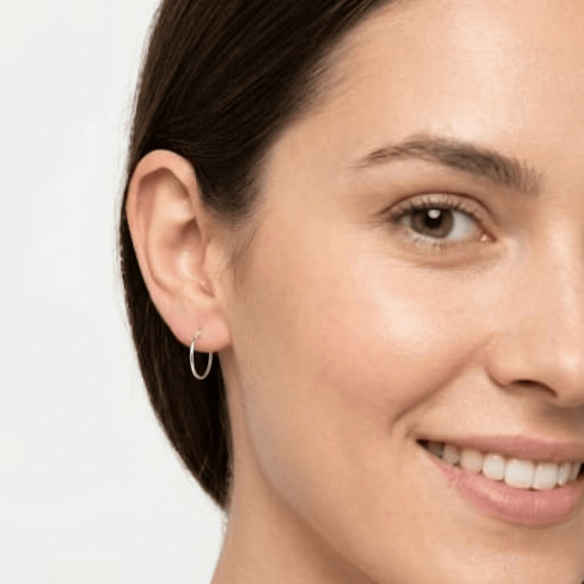 925 Ayar Gümüş 1 cm Çaplı Halka Küpe – Minimal ve Şık Tasarım