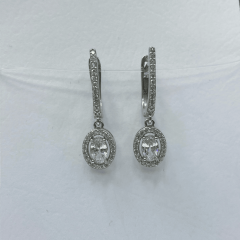 925 Ayar Beyaz Oval Taşlı Gümüş Küpe