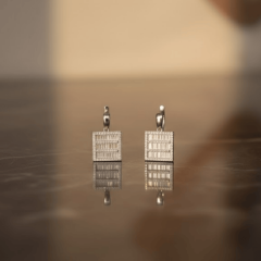 925 Ayar Kare Baget Taşlı Gümüş Küpe