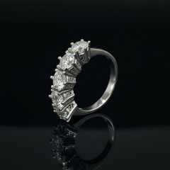 925 Ayar Gümüş Sıralı Beştaş Zirkon Yüzük