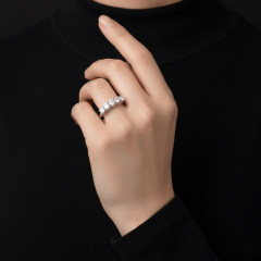 925 Ayar Gümüş Sıralı Beştaş Zirkon Yüzük