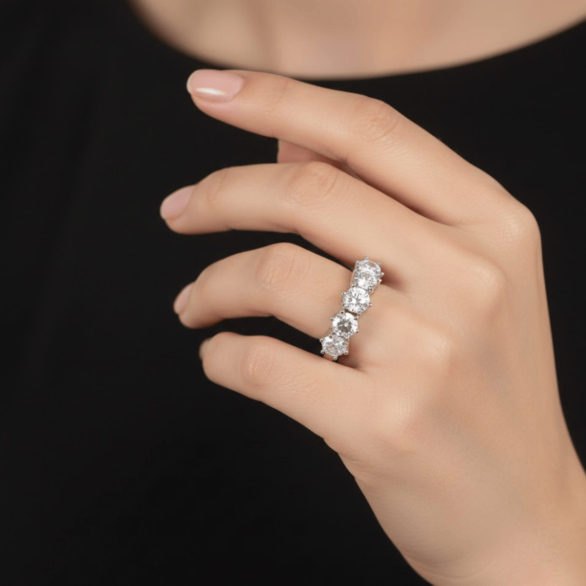 925 Ayar Gümüş Sıralı Beştaş Zirkon Yüzük