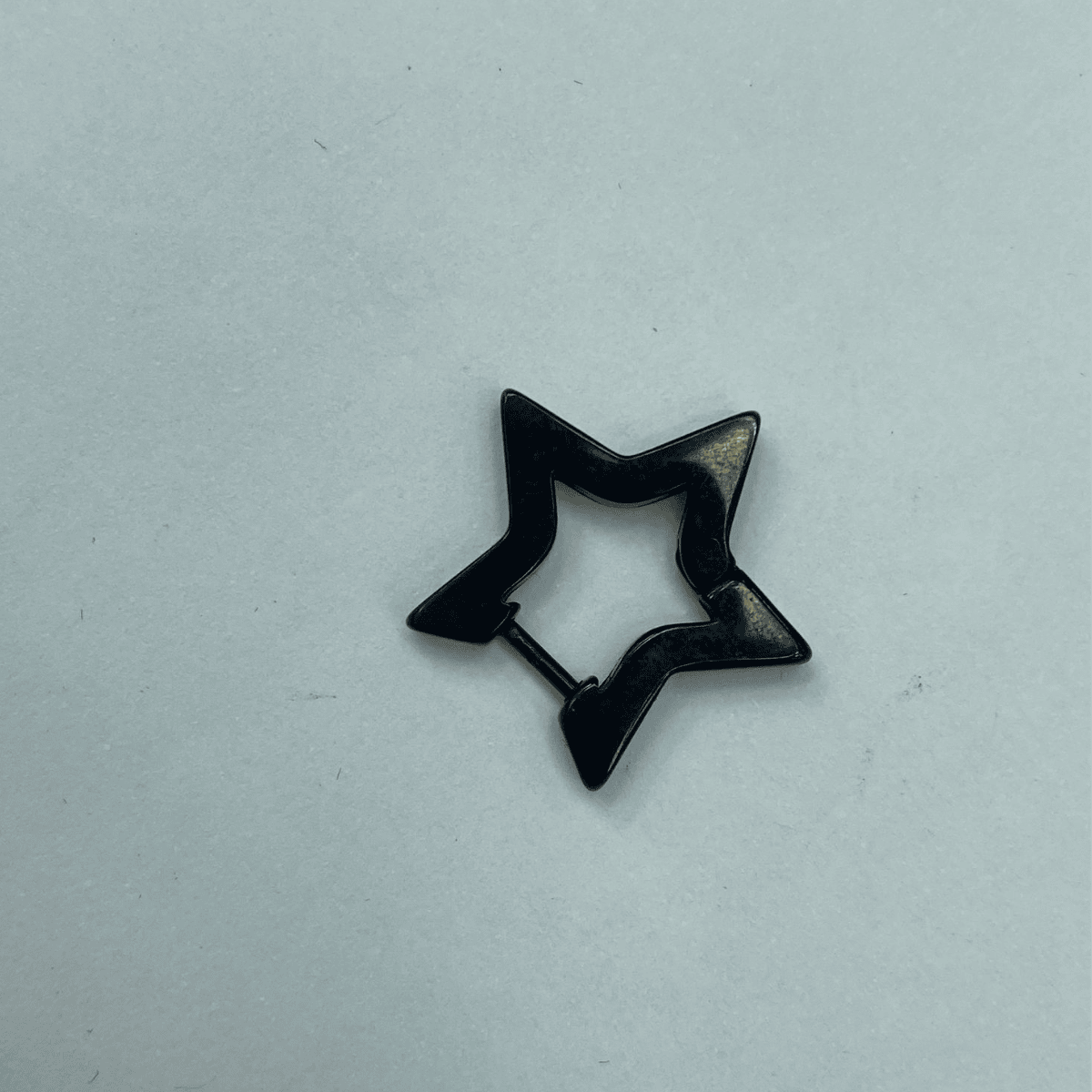 Çelik Erkek Küpe Siyah Yıldız Tasarım Minimal Model (Tekli)