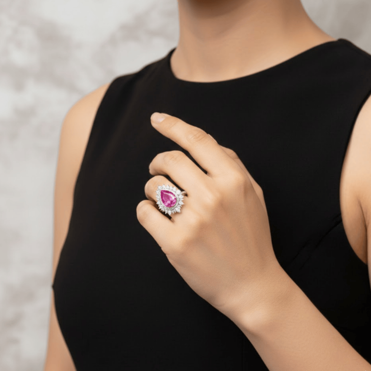 925 Ayar Gümüş Pembe Damla Kesim Zirkon Taşlı Işıltılı Yüzük