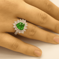 925 Ayar Gümüş Zümrüt Yeşili Kalp Kesim Zirkon Taşlı Yüzük