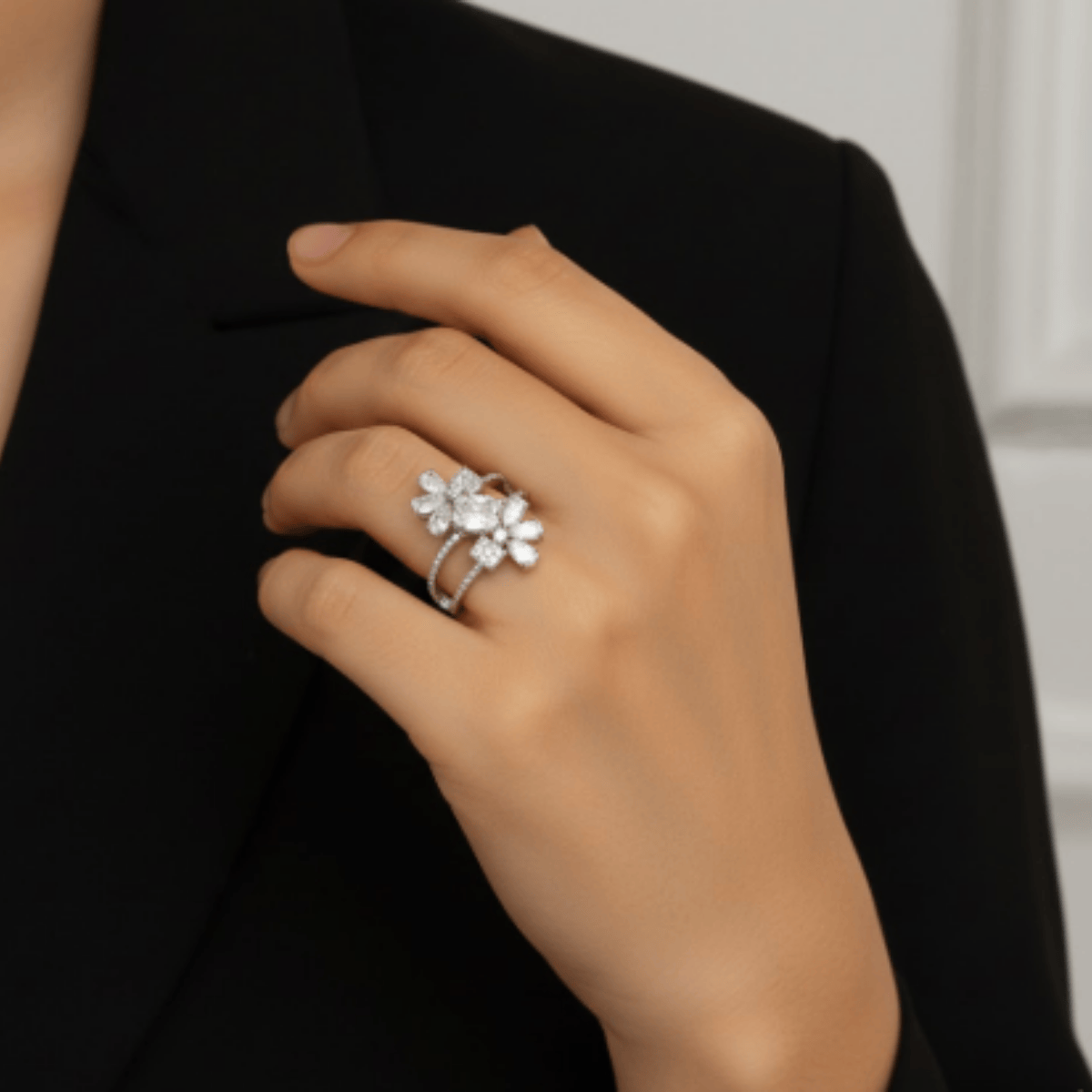 925 Ayar Gümüş Çiçek Motifli Zirkon Taşlı Yüzük