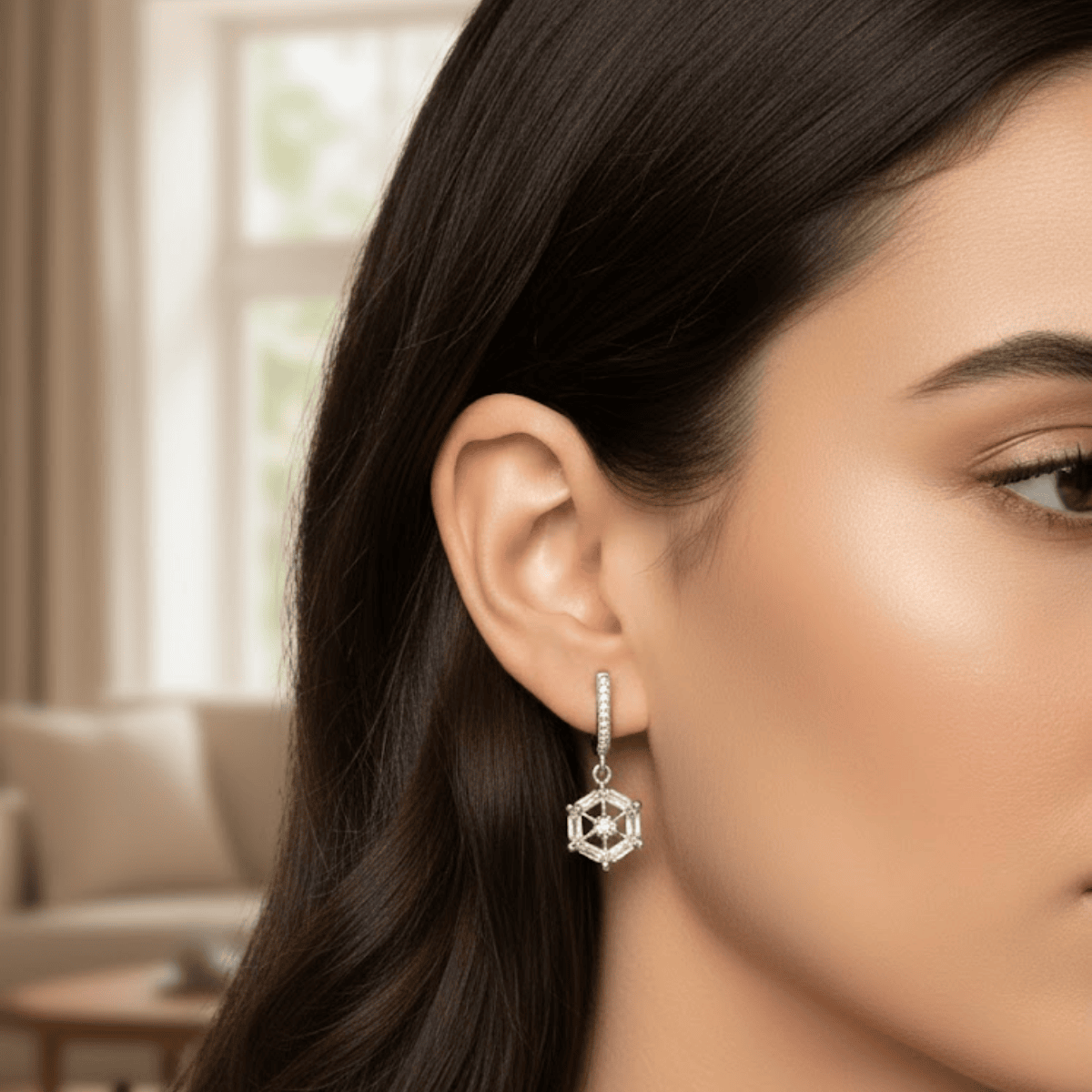 Geometrik Örümcek Ağı Tasarımlı Taşlı Sallantılı Kadın Küpe