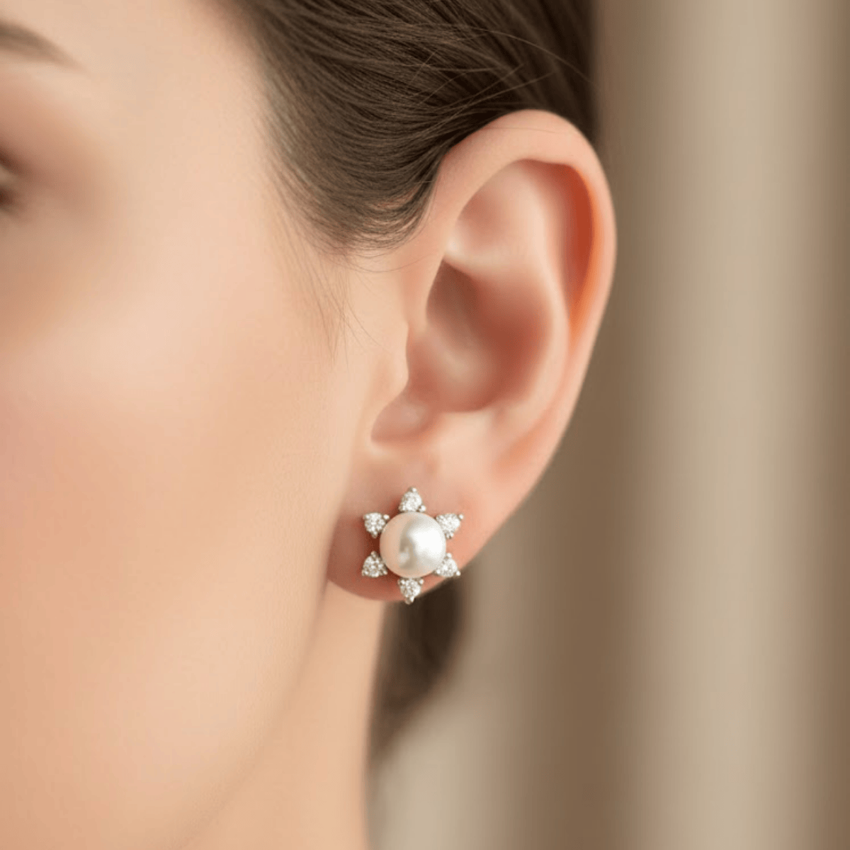 Gümüş İnci Detaylı Taşlı Minimal Küpe